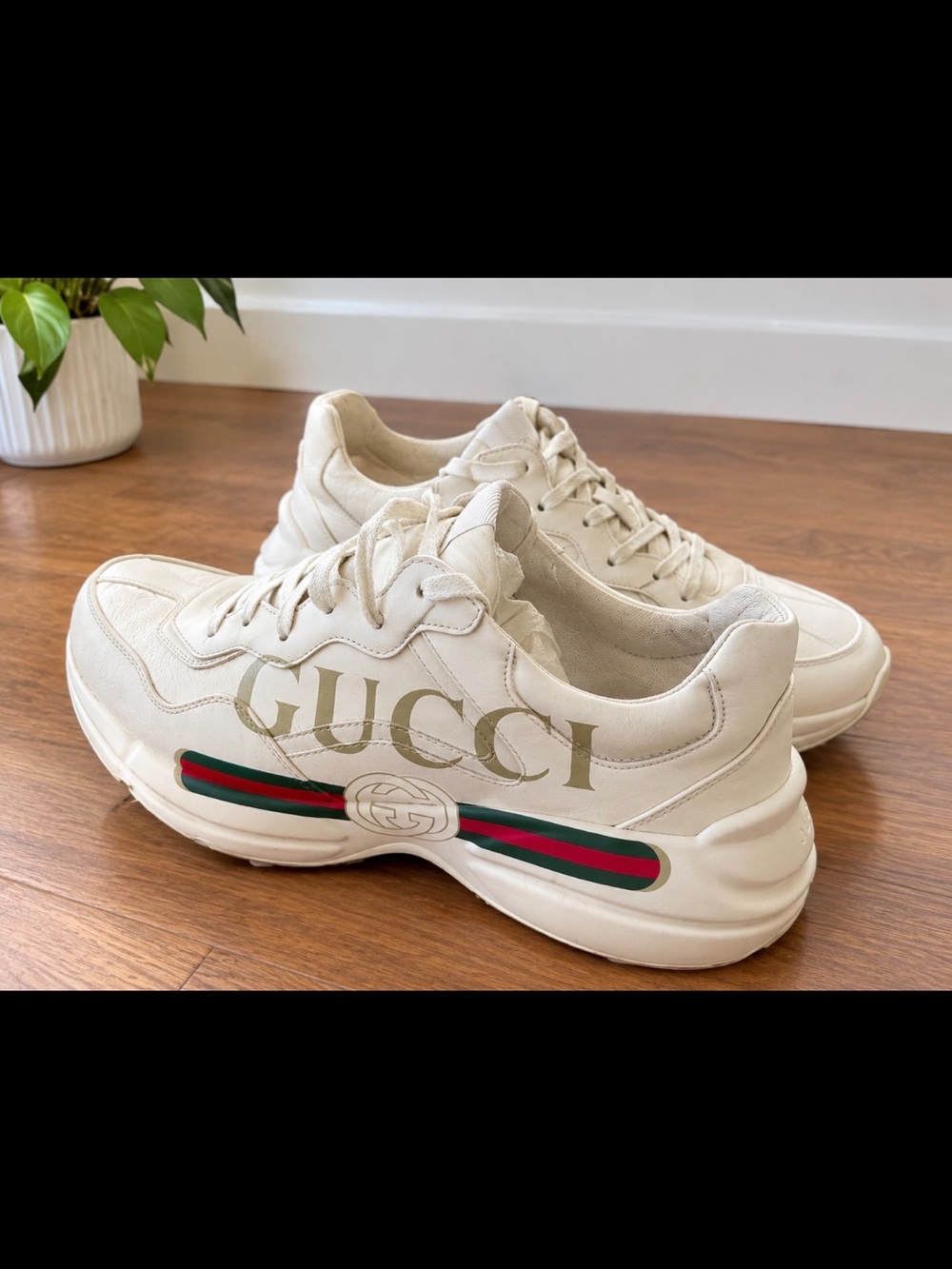 Gucci Cream Leather Sneakers with Green and Red Web